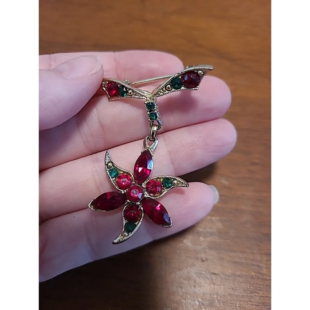 Vintage Gold Tone Poinsettia‎ Flower Rhinestone Brooch Red & Emerald 2